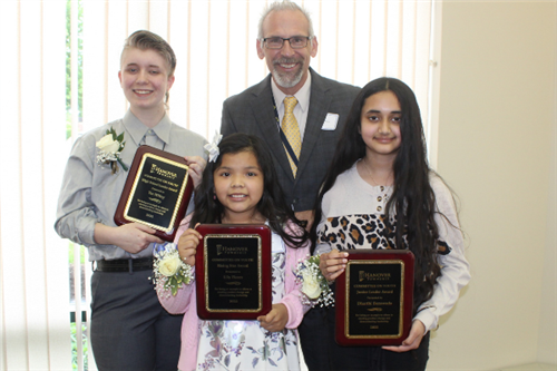 Tony Sanders with students 